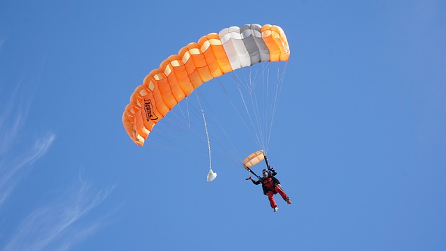 Le saut en parachute : Ses avantages et inconvénients